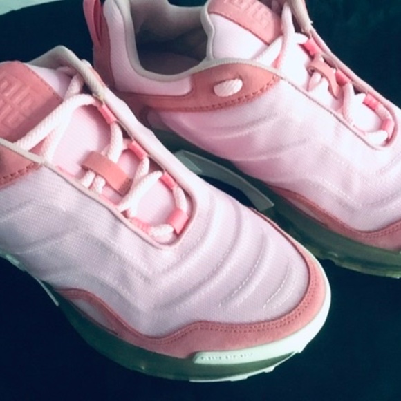 100% Authentic Givenchy Light Runner Sneaker Pink Bubble Gum Size 40/9.5 - Picture 3 of 12